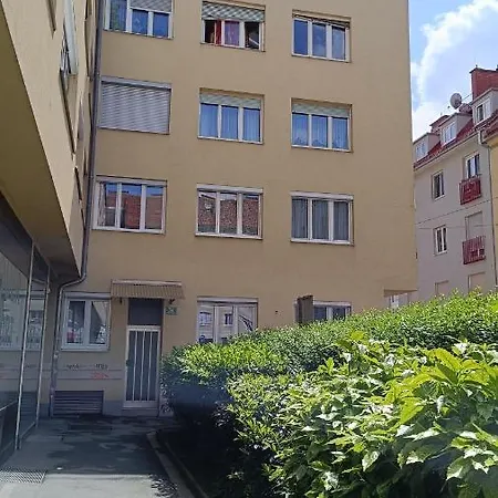 Moderne Und Schoene Апартаменты *