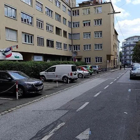 Moderne Und Schoene * Graz