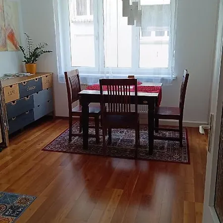 Moderne Und Schöne *